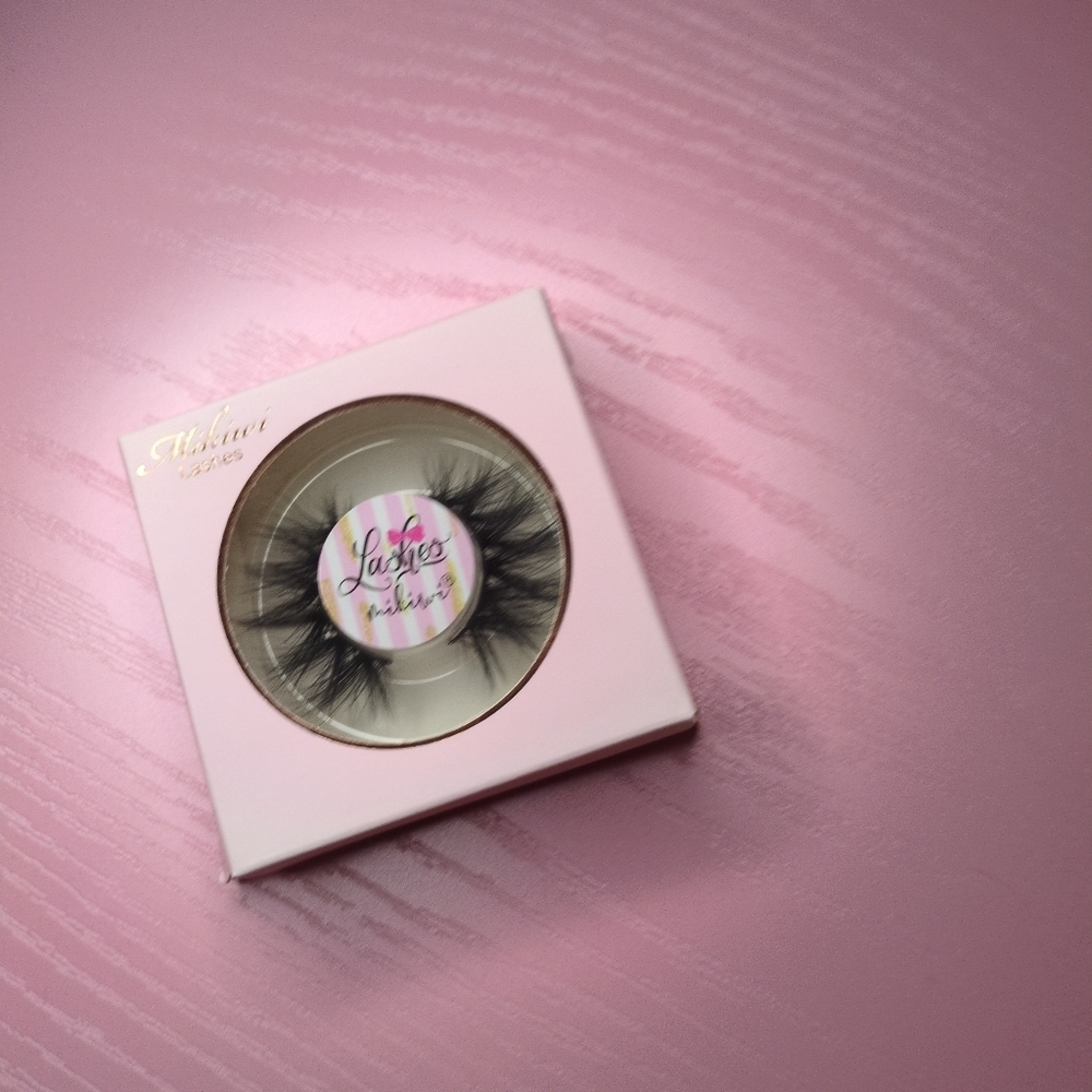 Mink Lashes - Picture 3 of 3
